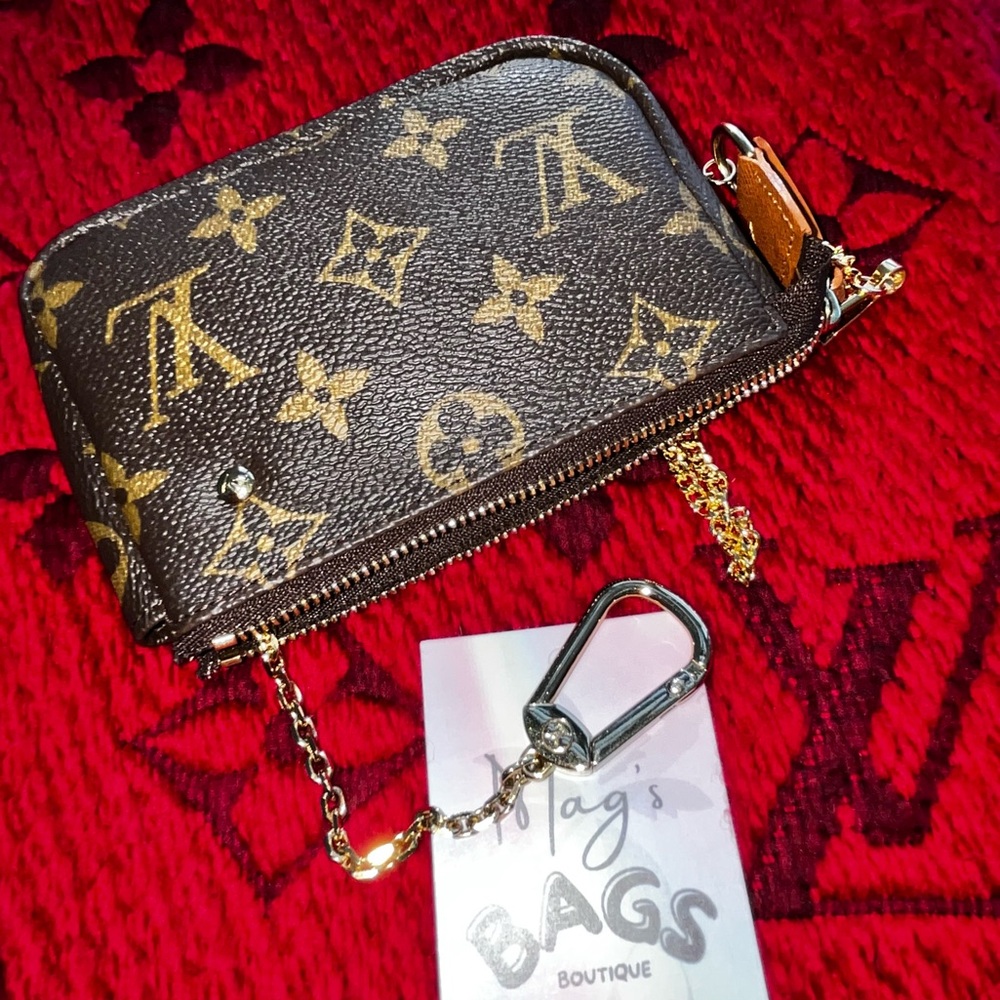 Louis Vuitton: Wardrobe Trunks Travel Patches Limited Edition Mini Pochette Bag - Picture 10 of 14